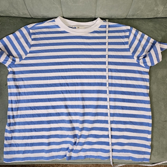 ✨️3/$20 Tees✨️ H&M Blue and White Striped Cropped Tee Women's Medium - Picture 6 of 12